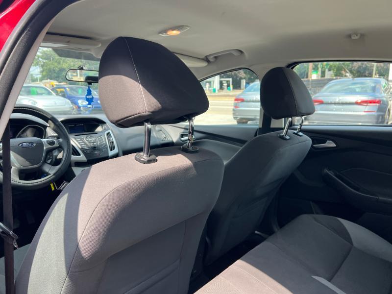 Ford Focus SE Sedan 2013
