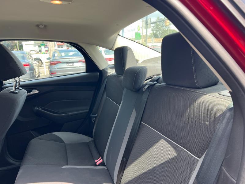 Ford Focus SE Sedan 2013
