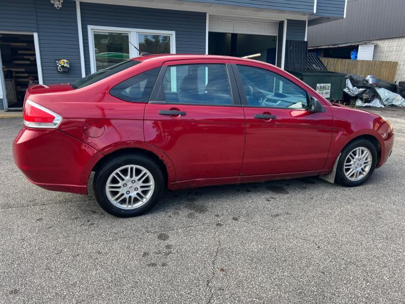 Ford Focus SE Sedan 2010