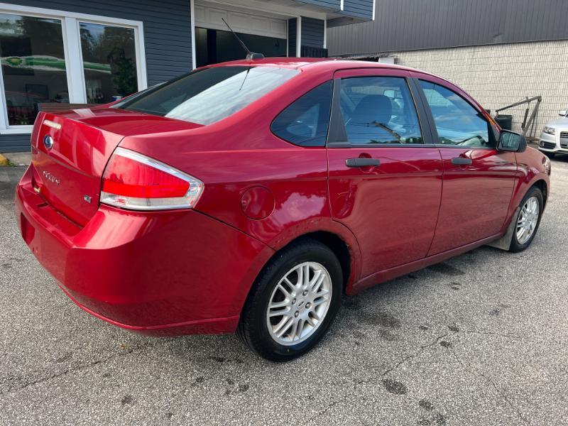 Ford Focus SE Sedan 2010