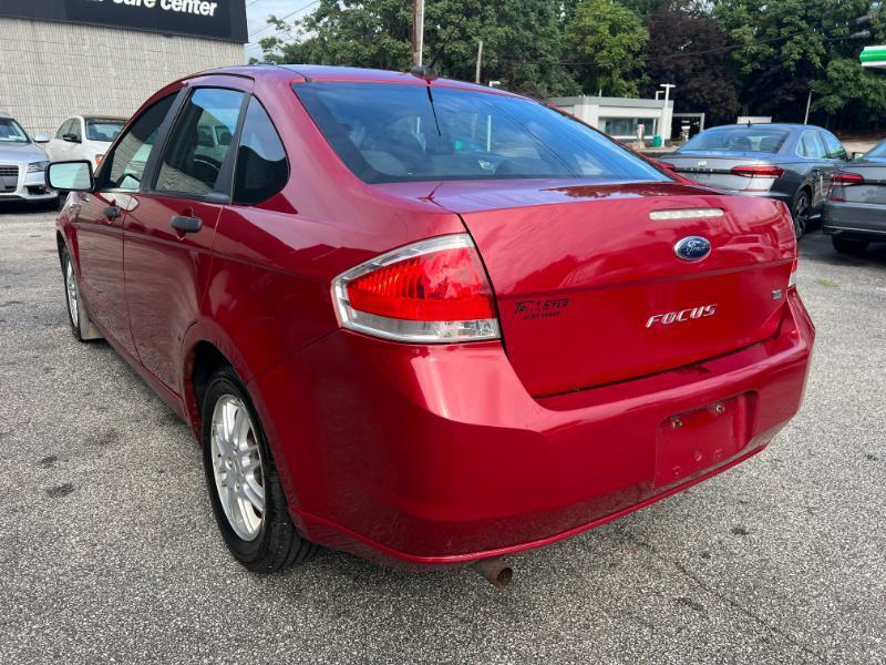 Ford Focus SE Sedan 2010