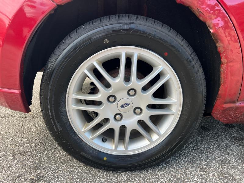 Ford Focus SE Sedan 2010