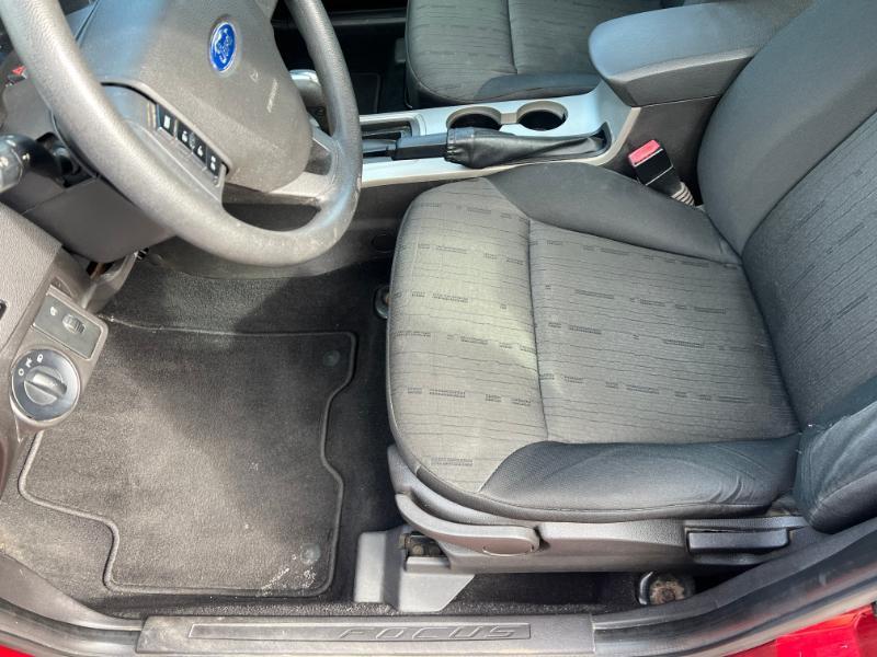 Ford Focus SE Sedan 2010