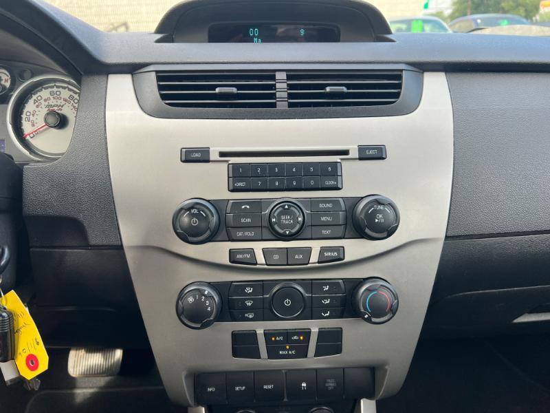 Ford Focus SE Sedan 2010