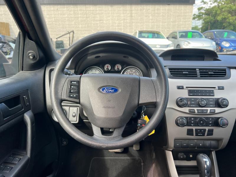 Ford Focus SE Sedan 2010
