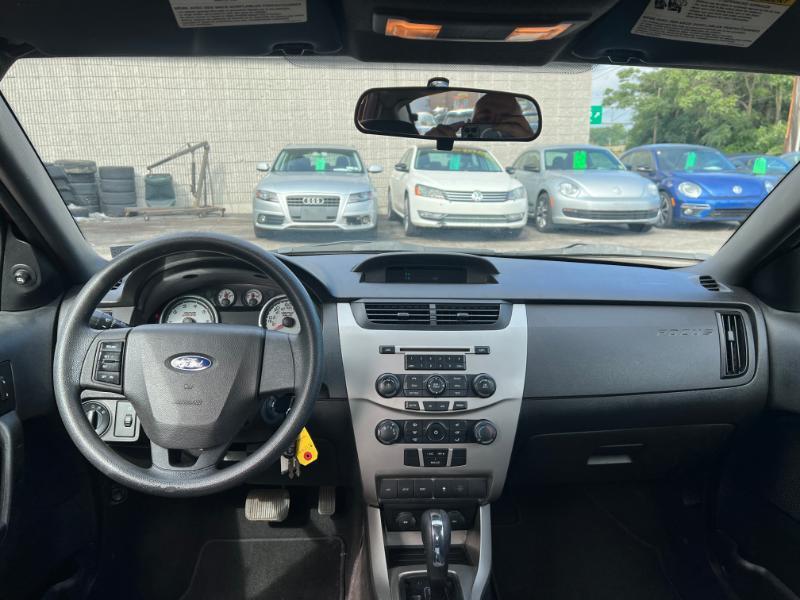 Ford Focus SE Sedan 2010