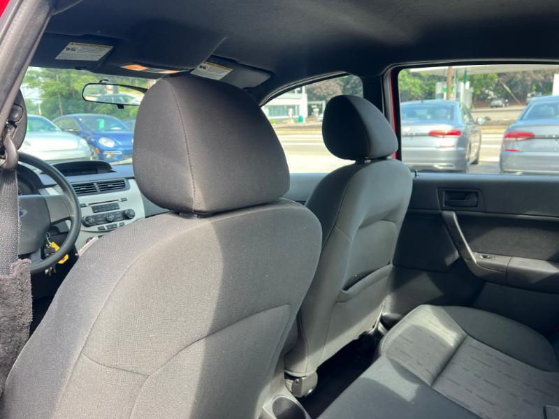 Ford Focus SE Sedan 2010