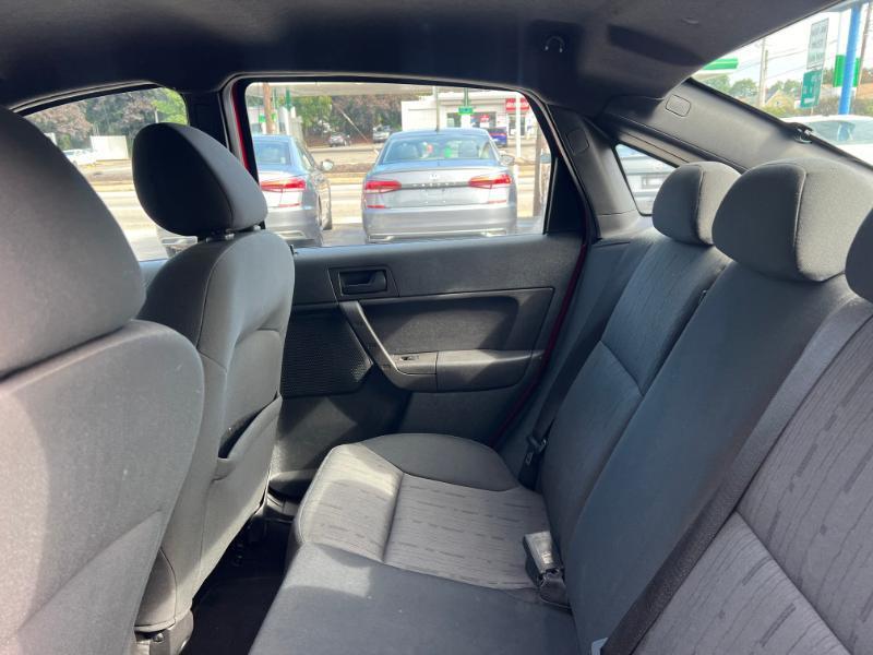 Ford Focus SE Sedan 2010