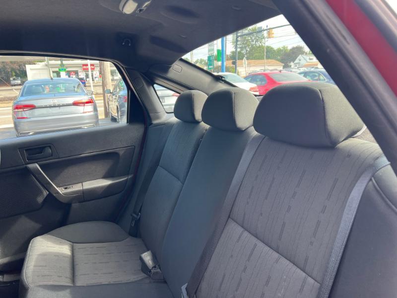 Ford Focus SE Sedan 2010