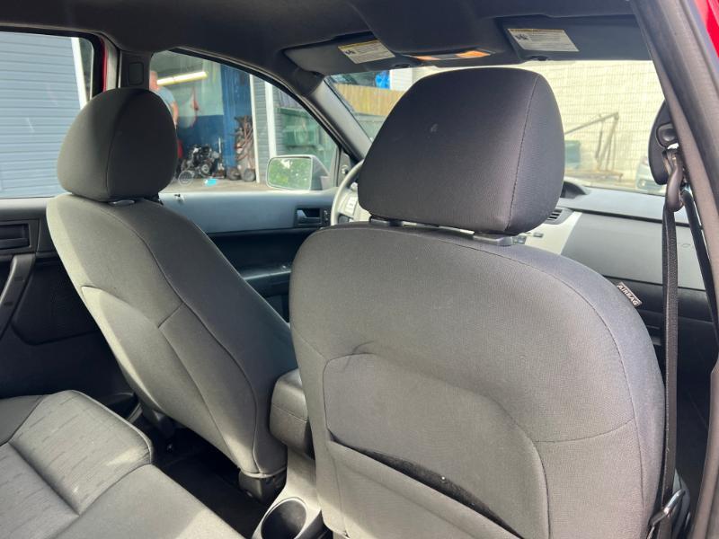 Ford Focus SE Sedan 2010