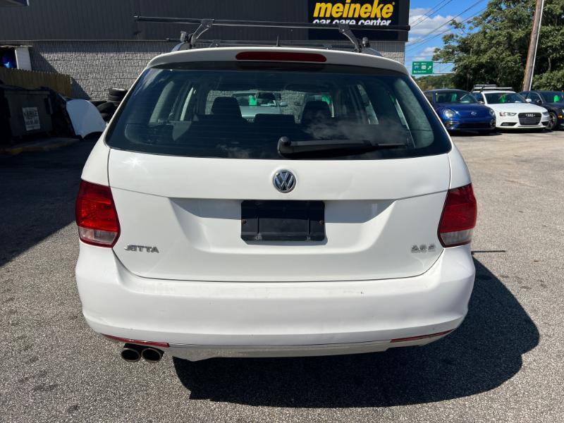 Volkswagen Jetta SportWagen S 2010