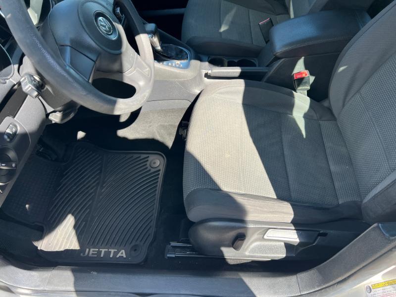 Volkswagen Jetta SportWagen S 2010