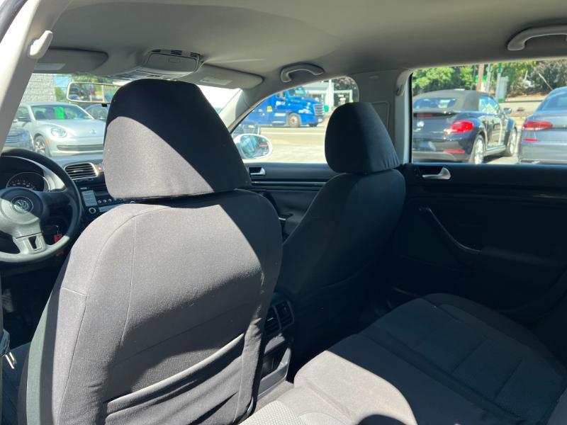Volkswagen Jetta SportWagen S 2010