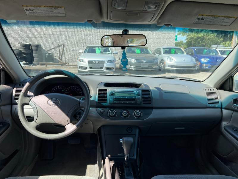 Toyota Camry LE 2005