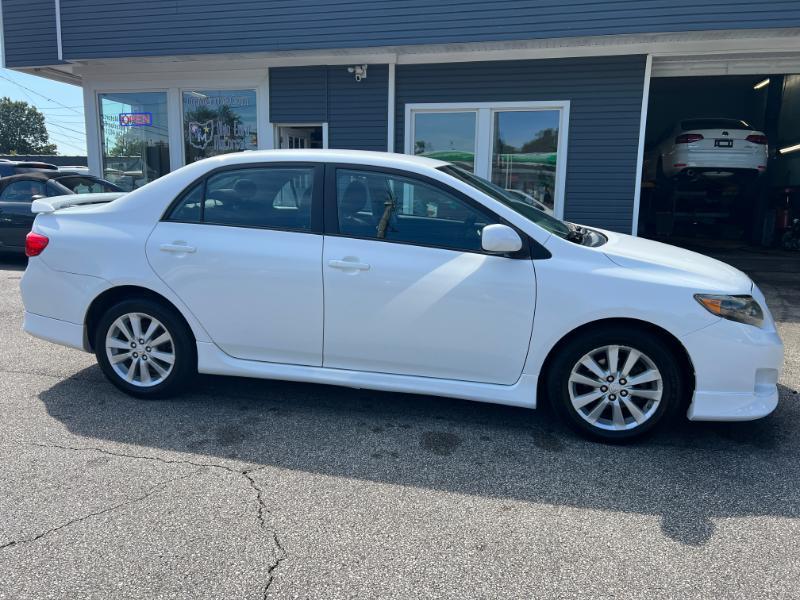 Toyota Corolla Base 5-Speed MT 2010