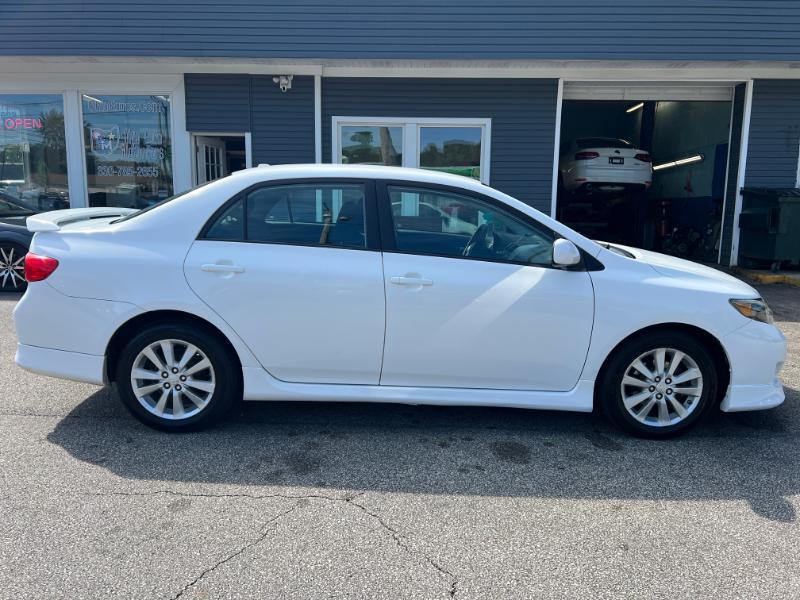 Toyota Corolla Base 5-Speed MT 2010