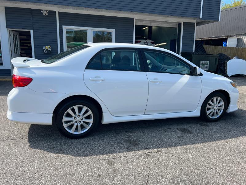Toyota Corolla Base 5-Speed MT 2010