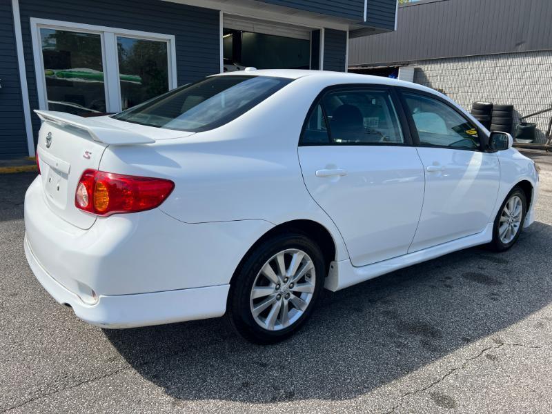 Toyota Corolla Base 5-Speed MT 2010