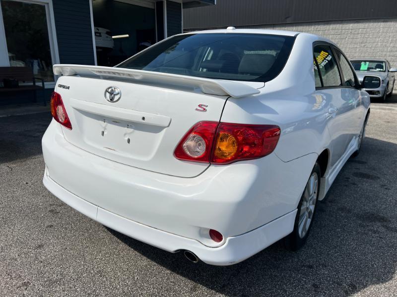 Toyota Corolla Base 5-Speed MT 2010