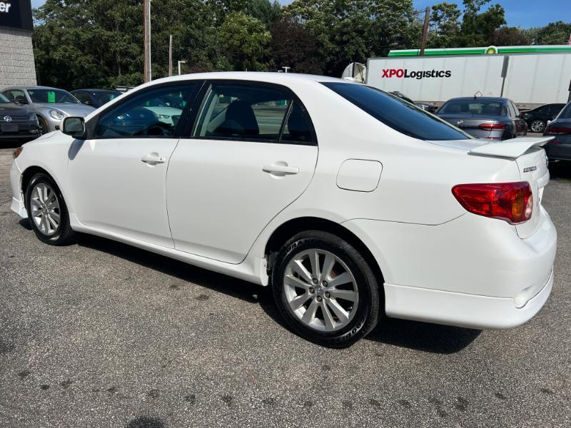 Toyota Corolla Base 5-Speed MT 2010