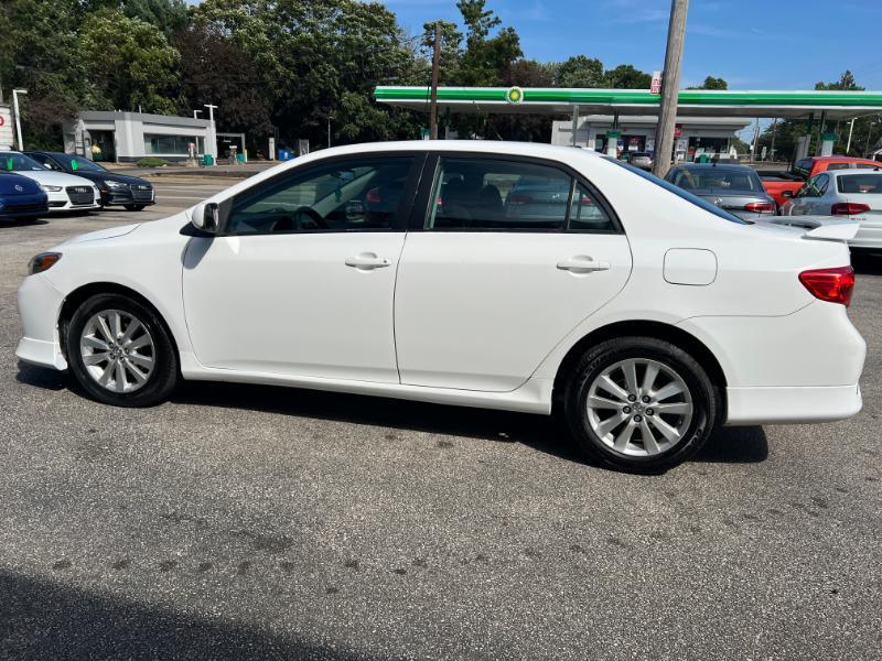 Toyota Corolla Base 5-Speed MT 2010
