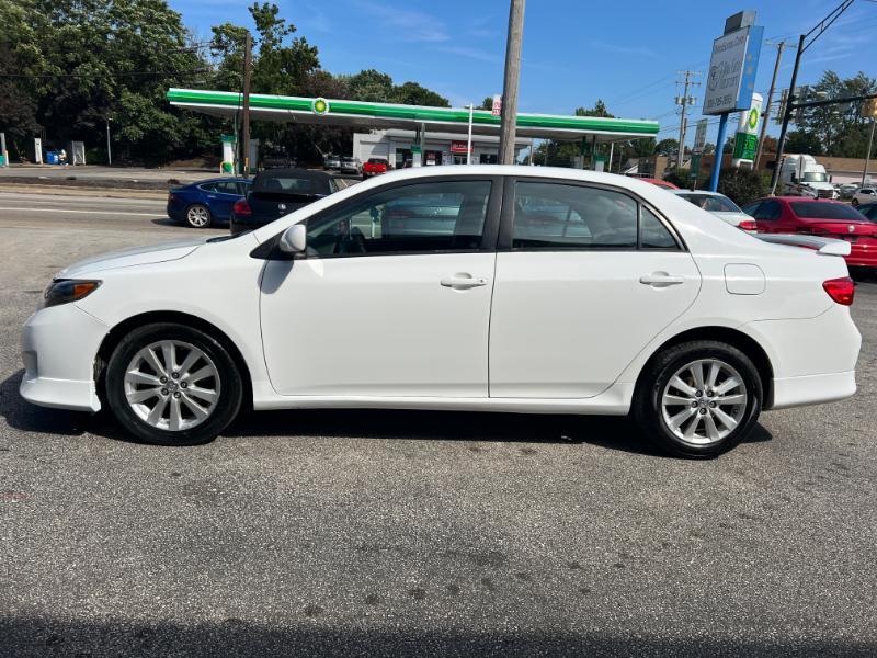 Toyota Corolla Base 5-Speed MT 2010