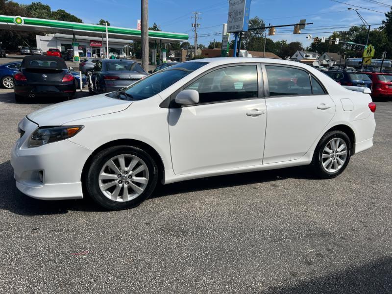 Toyota Corolla Base 5-Speed MT 2010