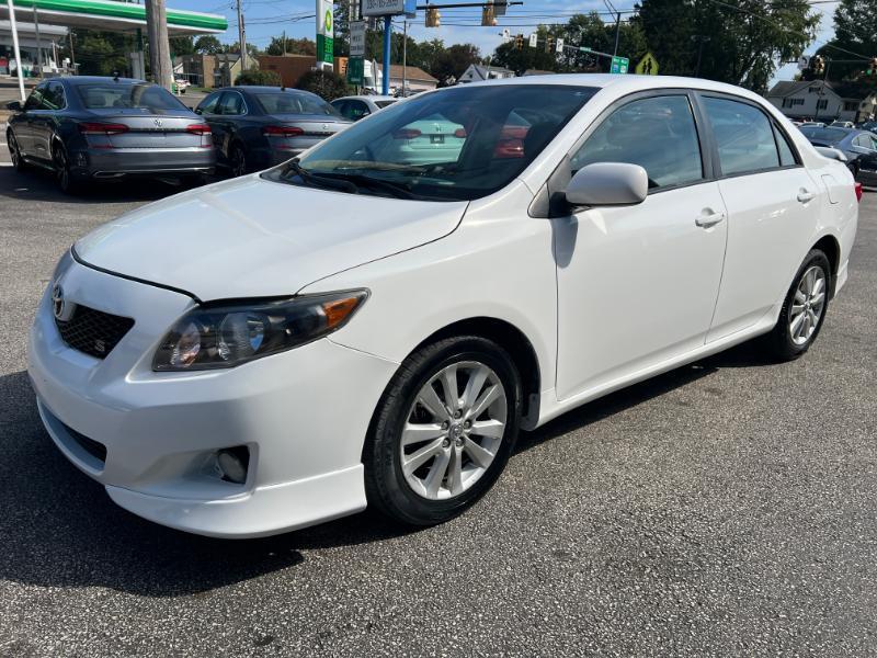 Toyota Corolla Base 5-Speed MT 2010