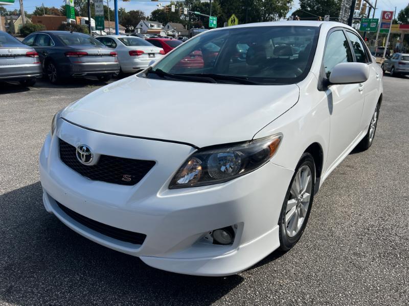 Toyota Corolla Base 5-Speed MT 2010