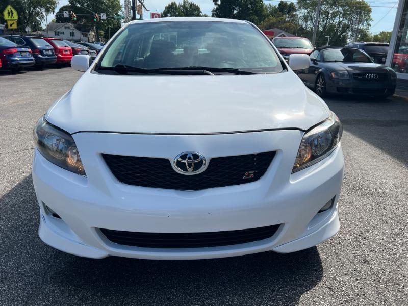 Toyota Corolla Base 5-Speed MT 2010