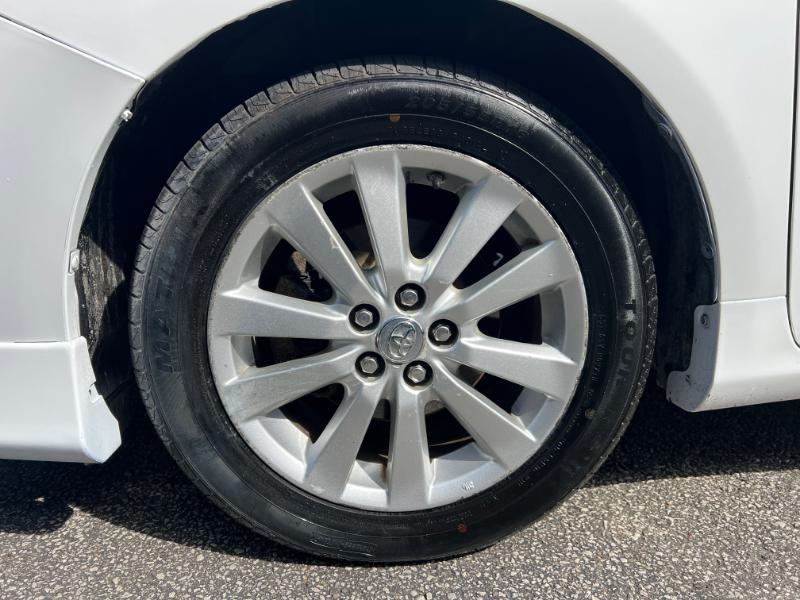 Toyota Corolla Base 5-Speed MT 2010