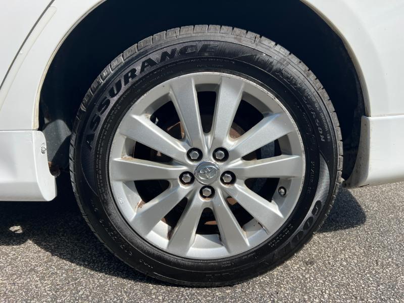 Toyota Corolla Base 5-Speed MT 2010
