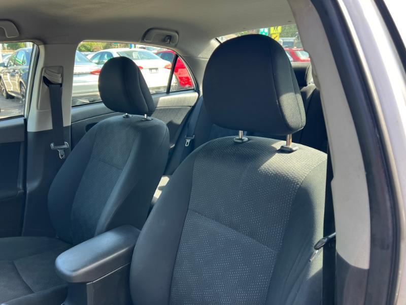 Toyota Corolla Base 5-Speed MT 2010