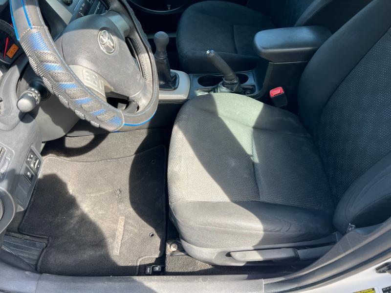 Toyota Corolla Base 5-Speed MT 2010