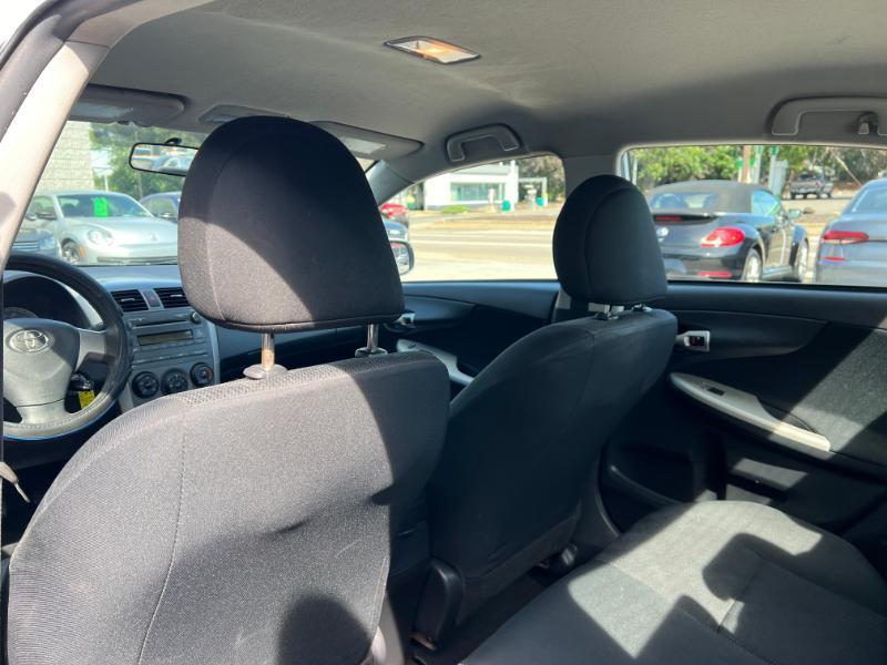 Toyota Corolla Base 5-Speed MT 2010