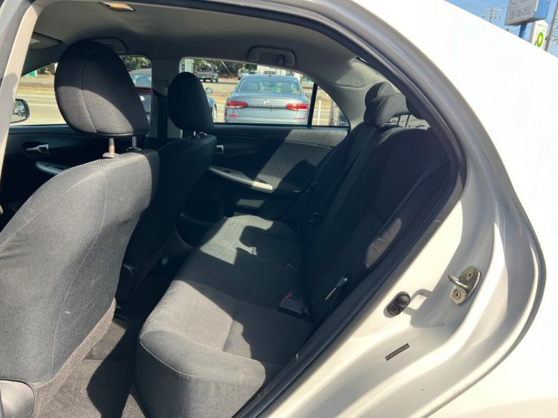 Toyota Corolla Base 5-Speed MT 2010