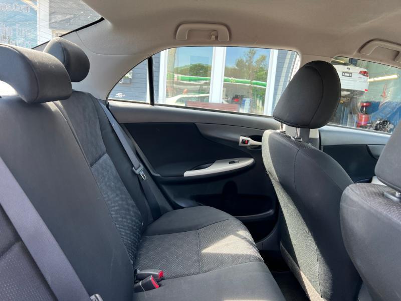 Toyota Corolla Base 5-Speed MT 2010