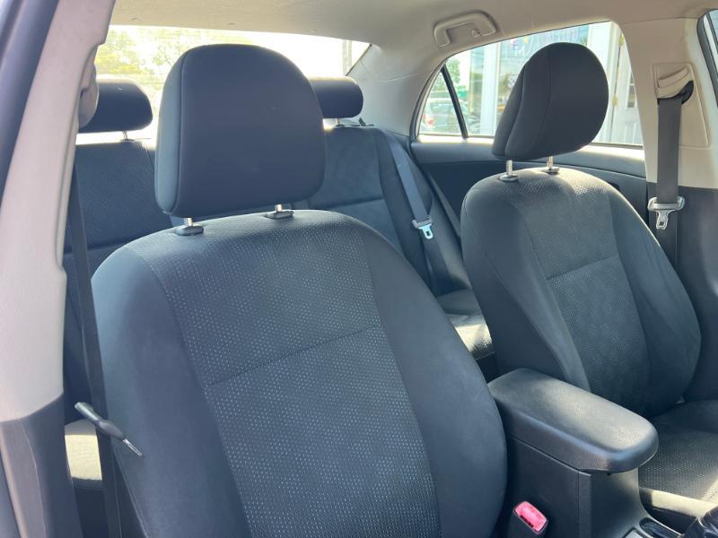 Toyota Corolla Base 5-Speed MT 2010
