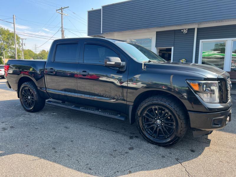 Nissan Titan PRO-4X Crew Cab 4WD 2018
