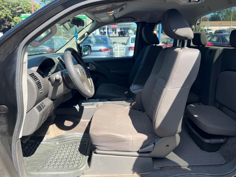 Nissan Frontier SV King Cab I4 5MT 2WD 2015