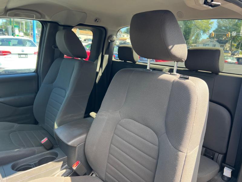 Nissan Frontier SV King Cab I4 5MT 2WD 2015