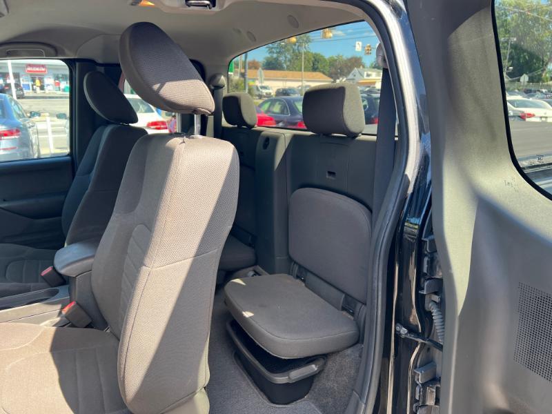 Nissan Frontier SV King Cab I4 5MT 2WD 2015