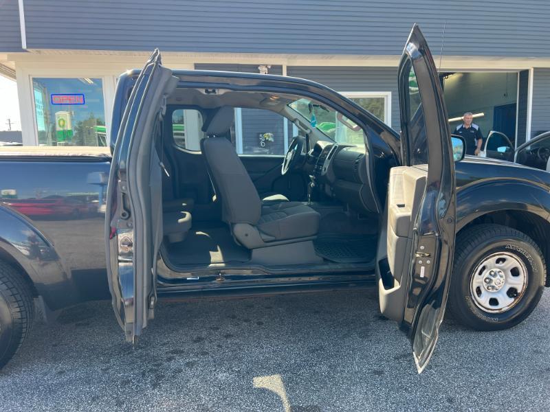 Nissan Frontier SV King Cab I4 5MT 2WD 2015