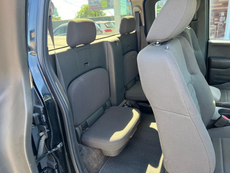 Nissan Frontier SV King Cab I4 5MT 2WD 2015