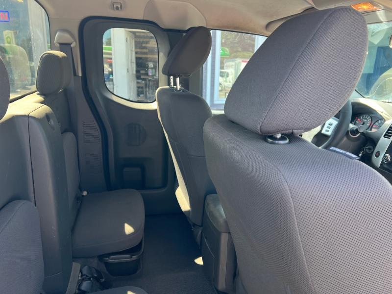 Nissan Frontier SV King Cab I4 5MT 2WD 2015