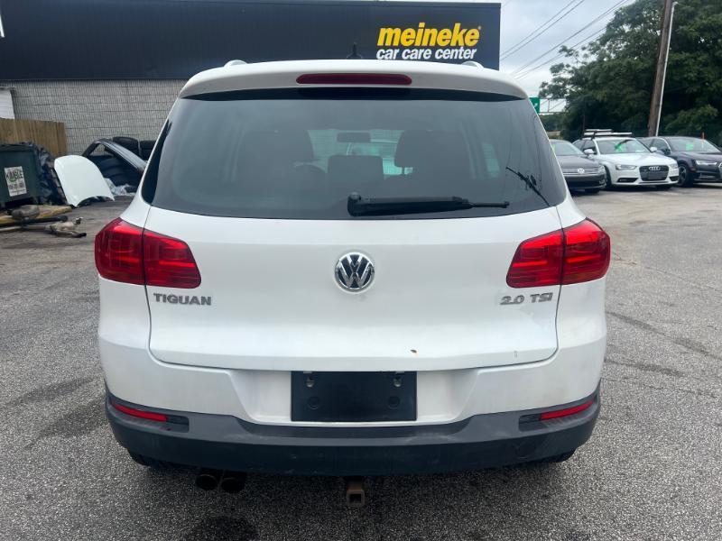 Volkswagen Tiguan S 2012