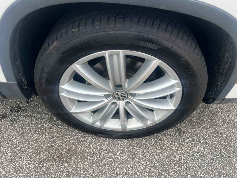 Volkswagen Tiguan S 2012
