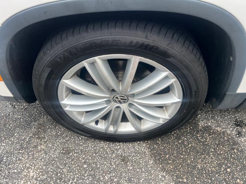 Volkswagen Tiguan S 2012