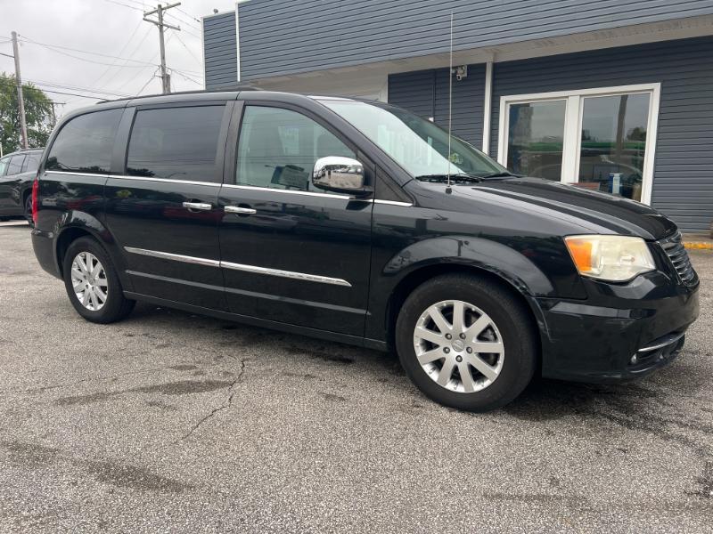Chrysler Town & Country Touring-L 2012