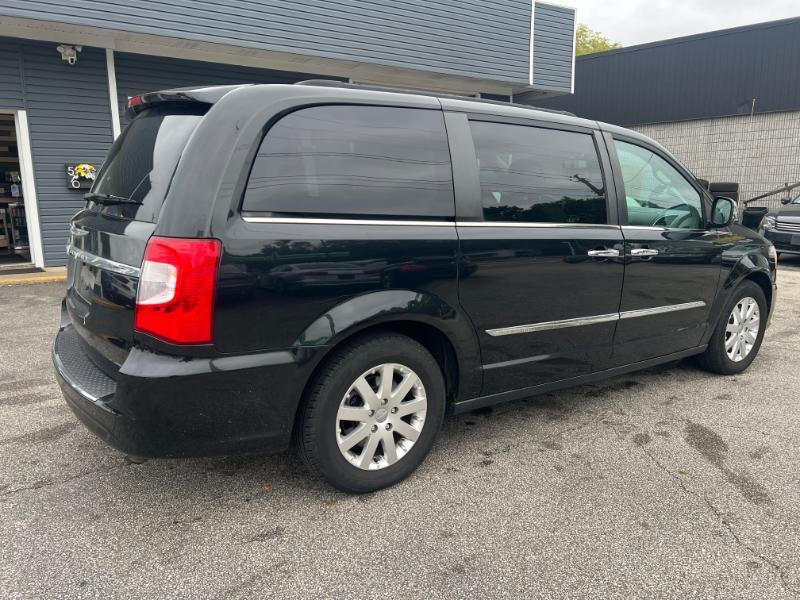 Chrysler Town & Country Touring-L 2012